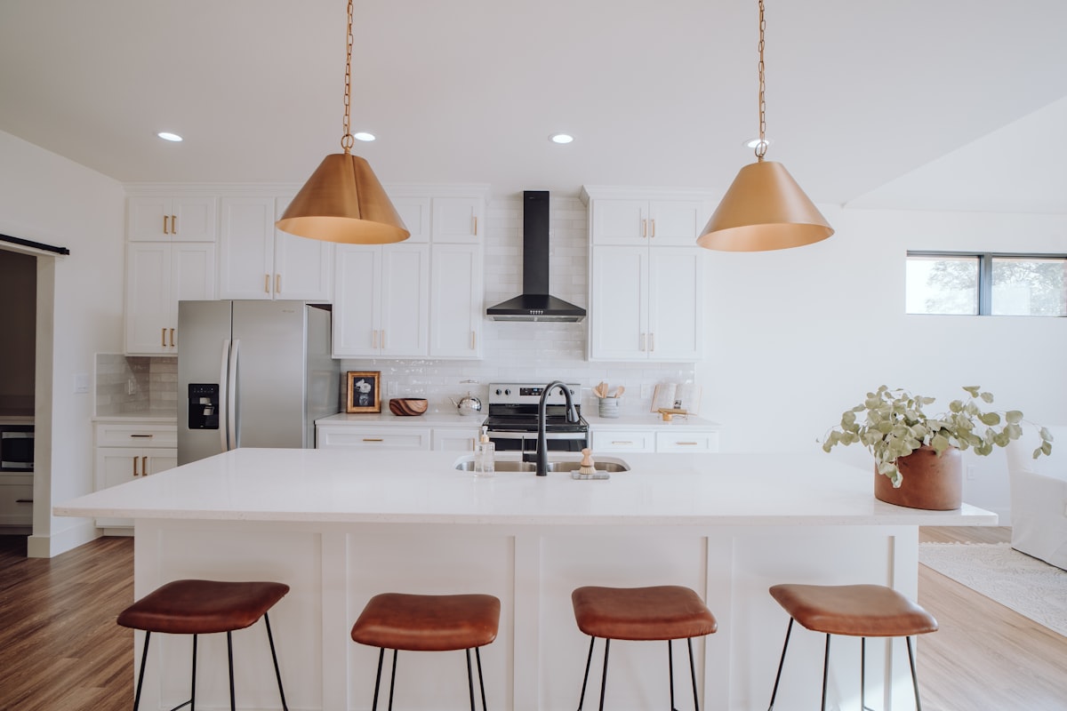 Kitchen & Dining